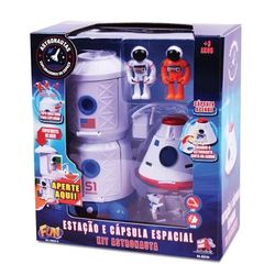 kit-astronauta-estacao-e-capsula-espacial-fun-toys
